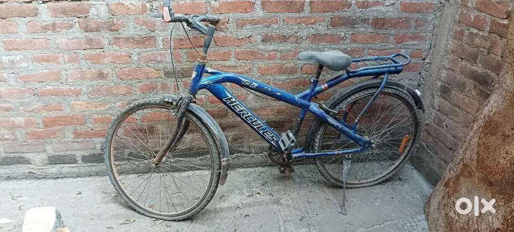 Good condition bs dust baitha hai