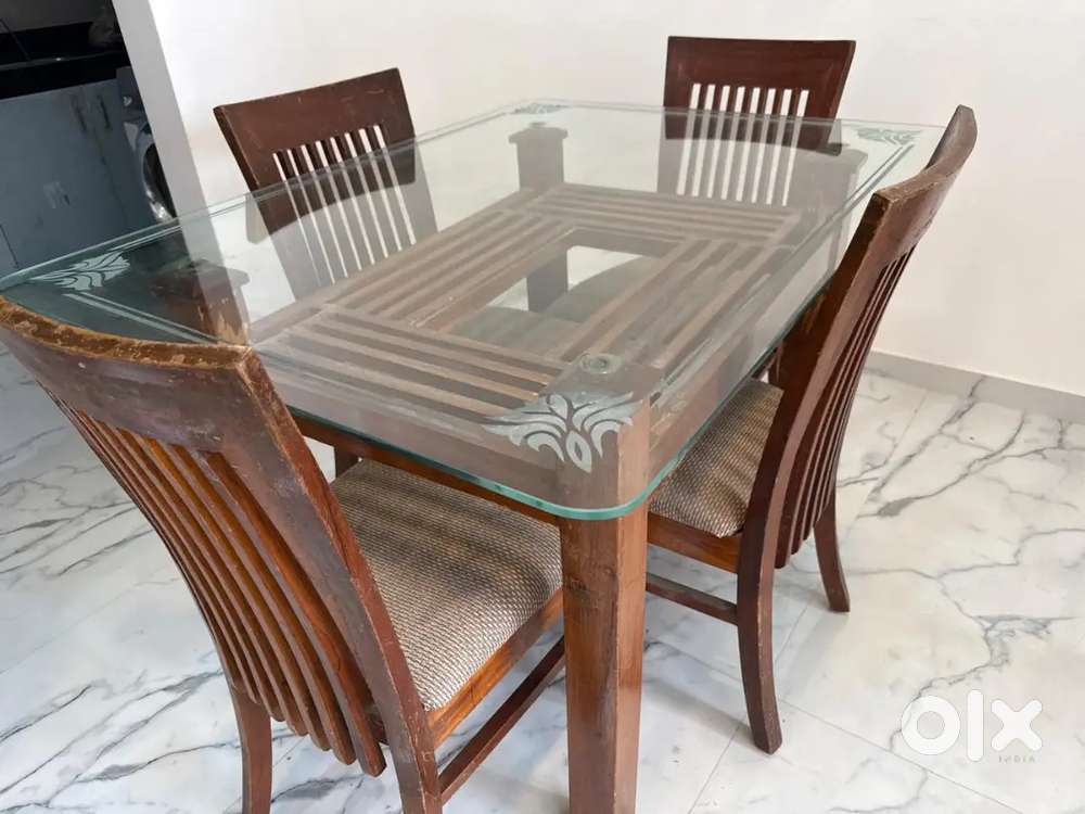 4 seater wooden Dining set excellent condition