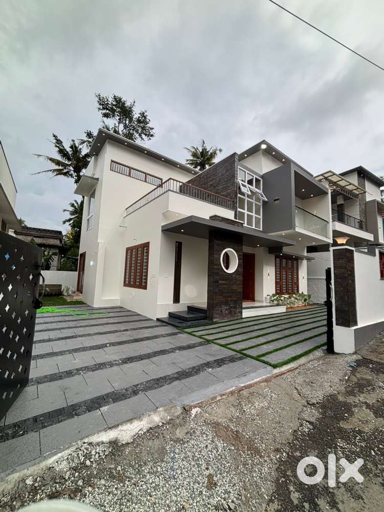 New house for sale Pothencode 250 MTR main road redbrick construction