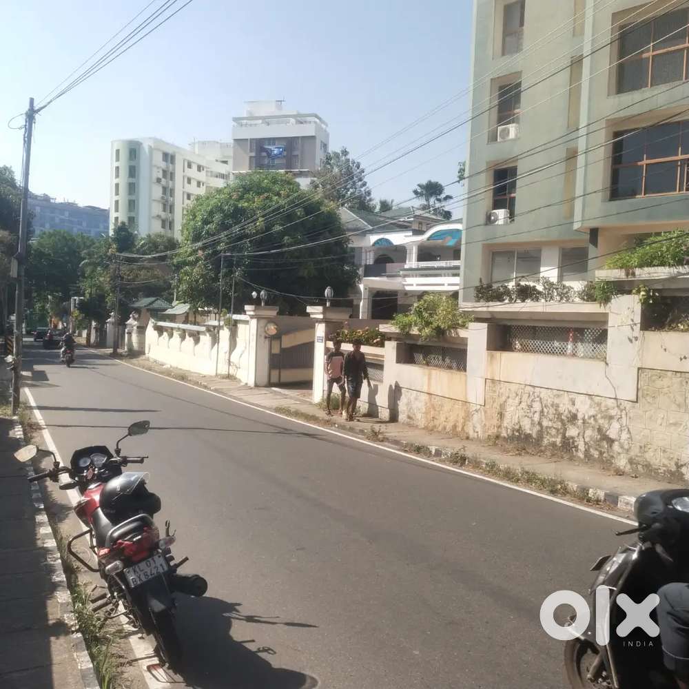 വെള്ളയമ്പലം മെയിൻ റോഡിൽ നിന്നും 100 മീറ്റർ ഒരു സെൻറ് 24 ലക്ഷം നെഗോഷ്യ