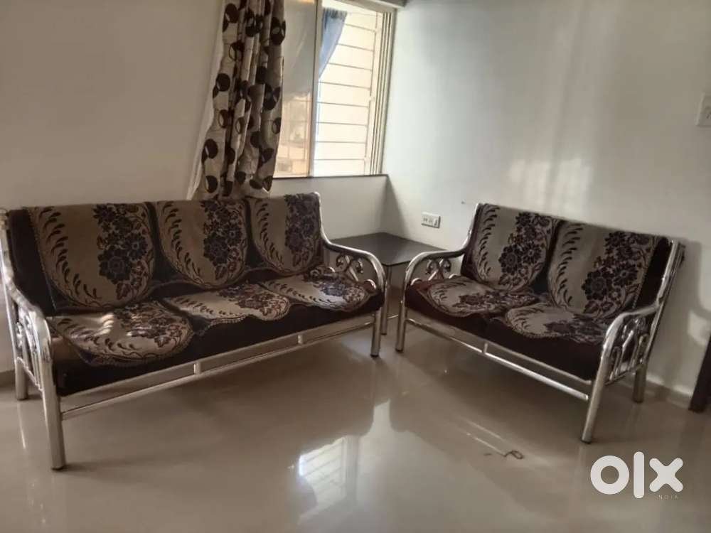 ફનીચર વેચવાનુ છે