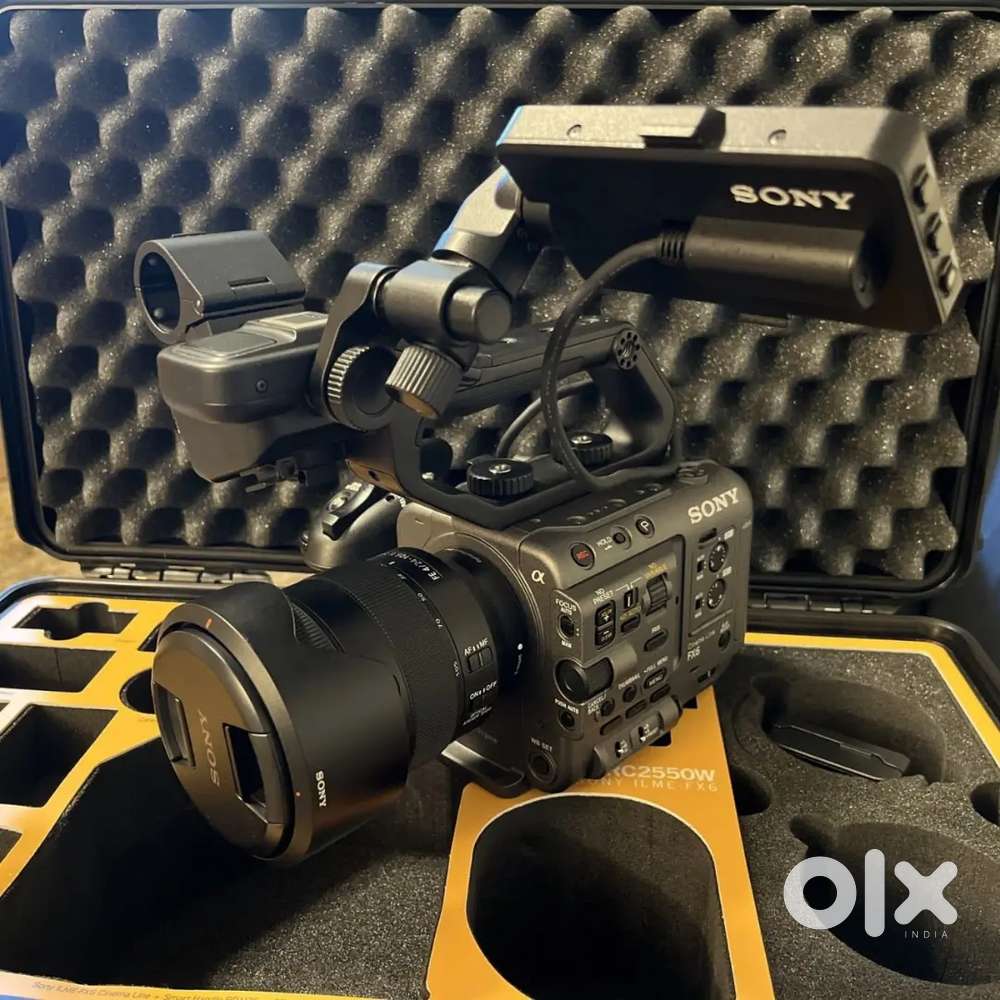 Sony FX6 Full Frame Cinema Camera with FE 24-105mm F4 G OSS Lens
