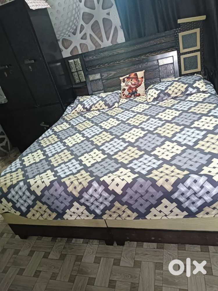 6ft bed with mattress and Almirah combo set for sale
