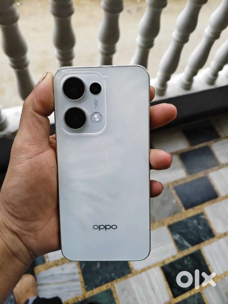 Oppo Reno 13 8/128  camera phone