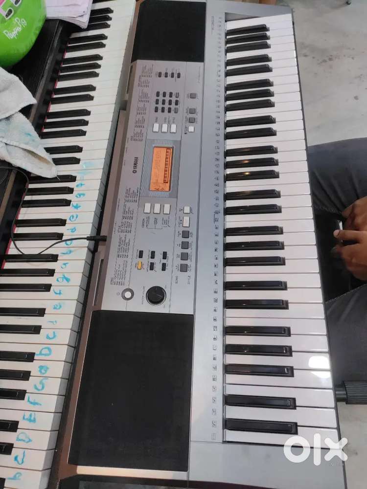 Yamaha PSR E353 Keyboard