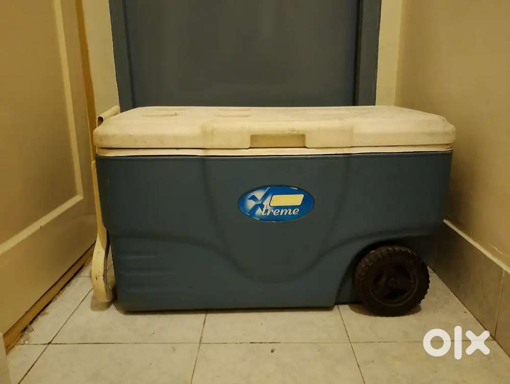 Coleman xtreme  big ice/freezer /cooler box.