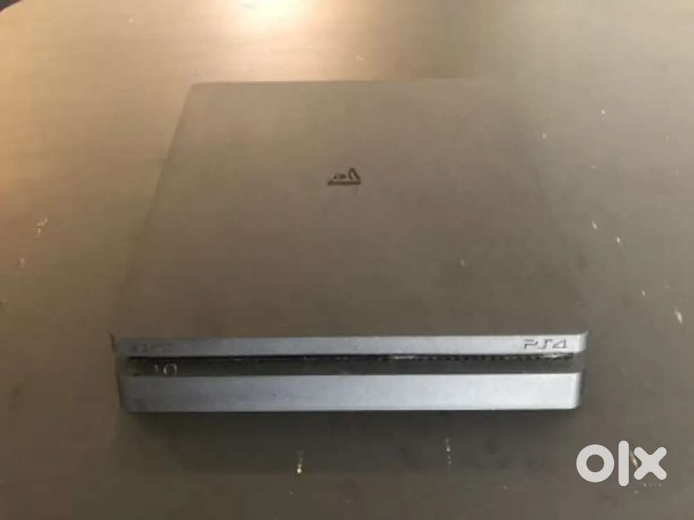 Ps4 slim 512 gb with 4 cds