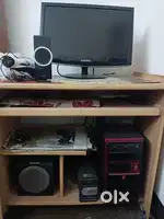 Computer along with multiple soeakers and all accersories