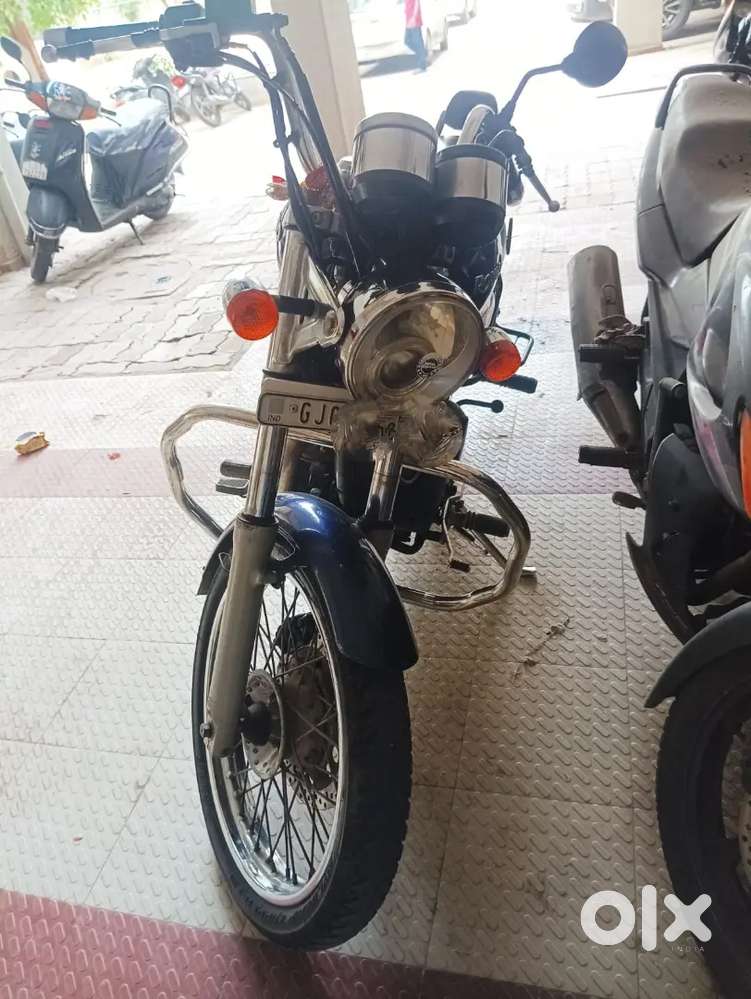 रॉयल एनफील्ड बुलेट बेचना हे,(રોયલ એનફીલ્ડ બુલેટ વેચવાનું છે ફાસ્ટ)