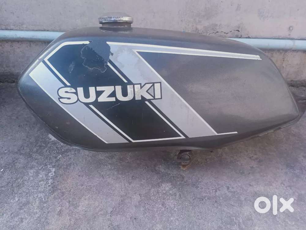 Suzuki Max 100 tank