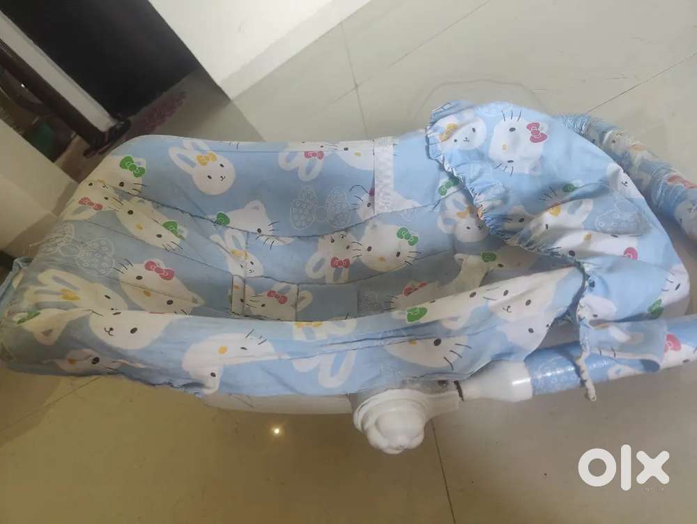 Travelling baby cot