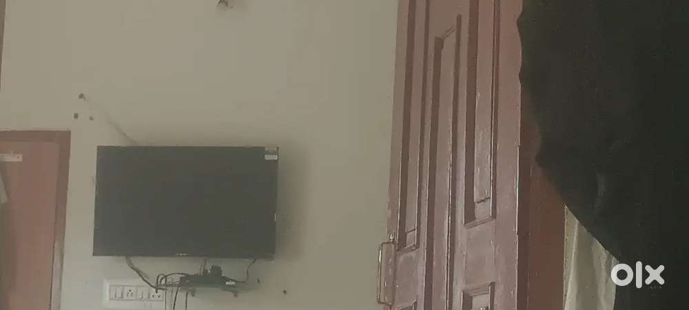 electronic item 32 inch hai