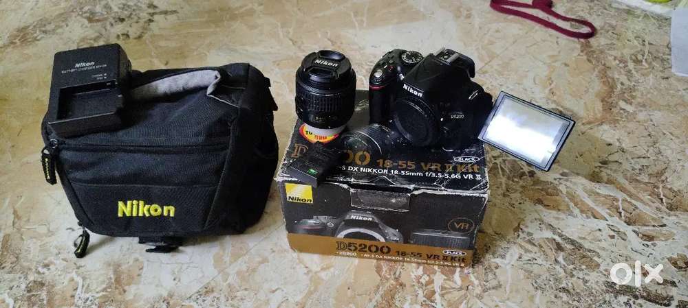 Nikon D5200 camera with tilt display in good condition