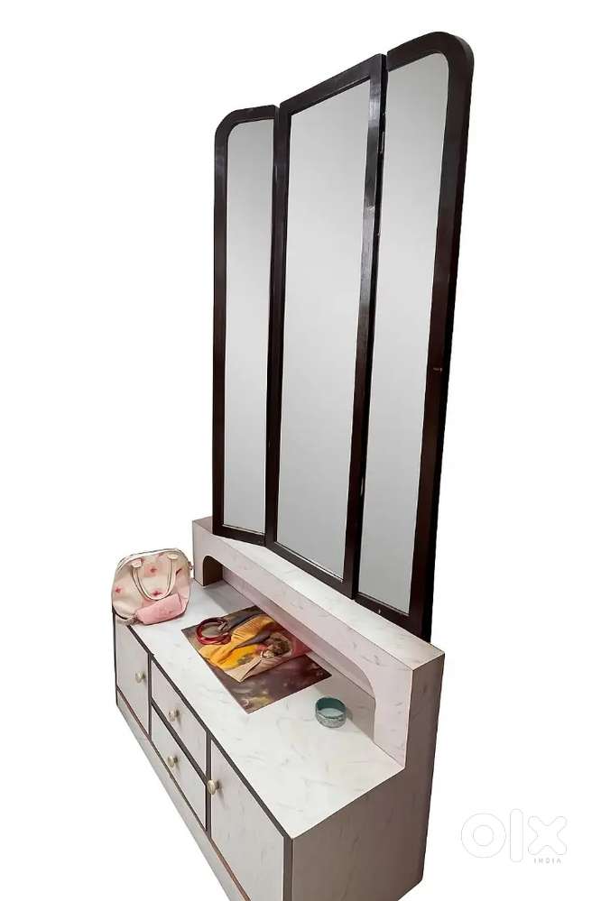 Dressing Table with 3 Mirrors & Storage Compartments