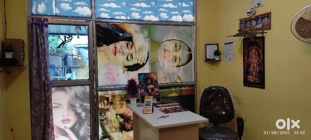 Beauty parlour good running place all things available