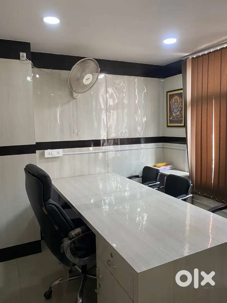 800 SqfT AreA FoR Office Rent CorporatE Company Boring  RoaD Chauraha.