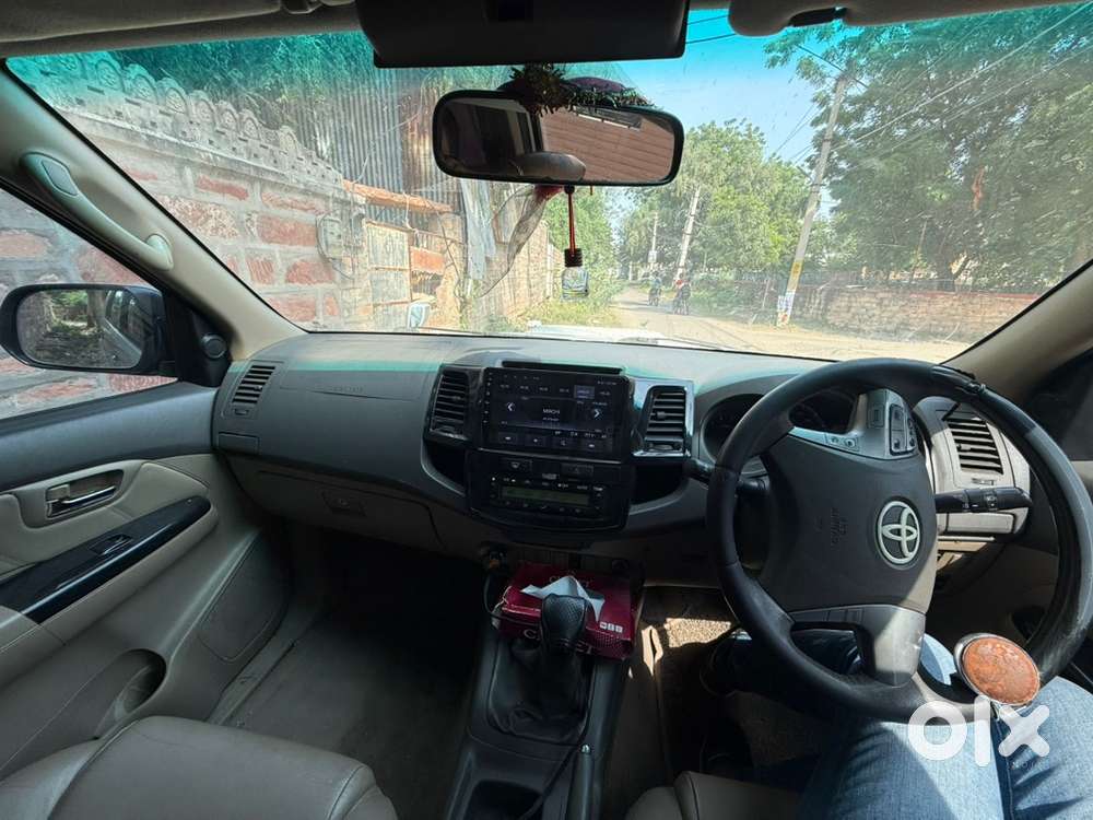 Toyota Fortuner 2013 Diesel 285000 Km Driven