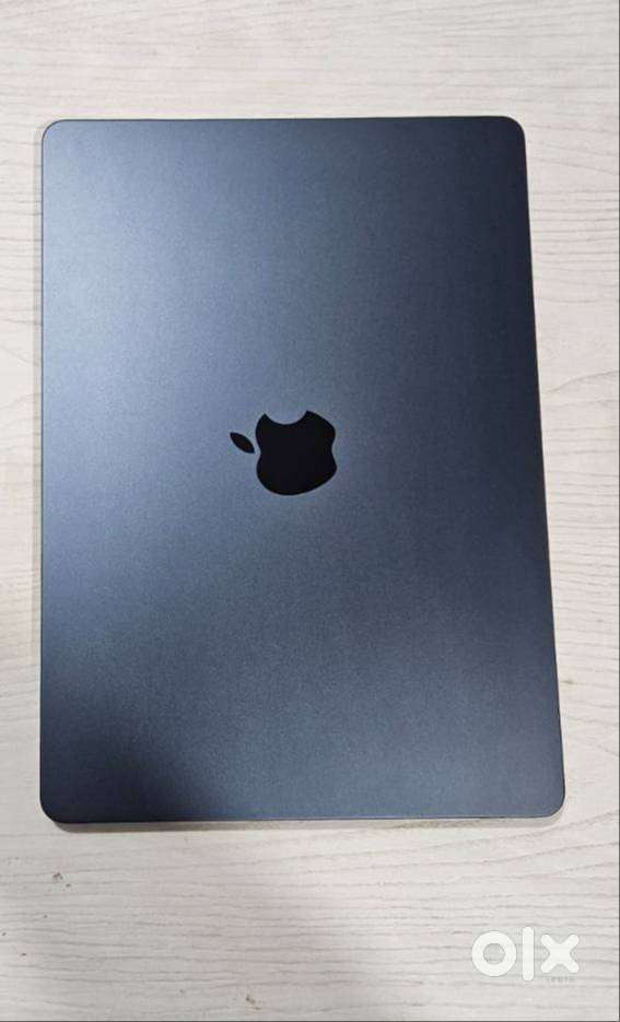 MacBook Air (M3, 8 GB RAM, 256 GB SSD)