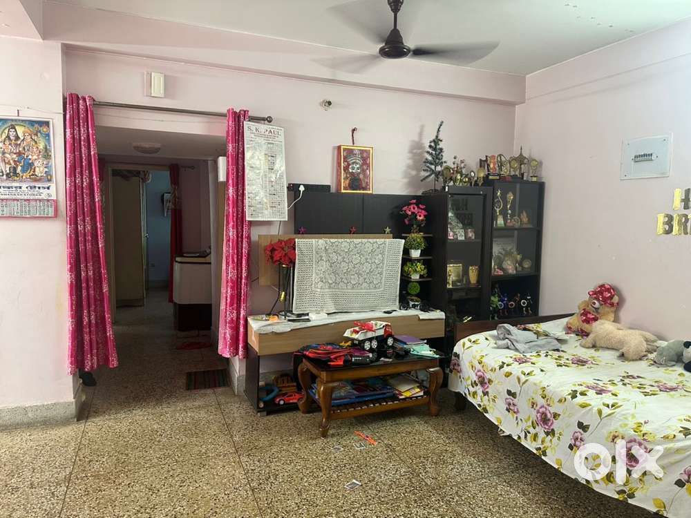 1st floor HAKIMPARA 2BHK RESELL FLAT 950 sqft amount 43 lac