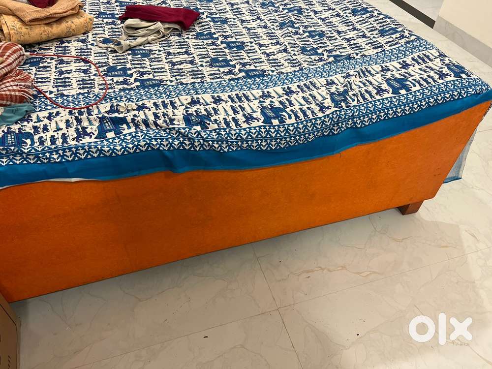 King Size bed 6 x 6 1/2”