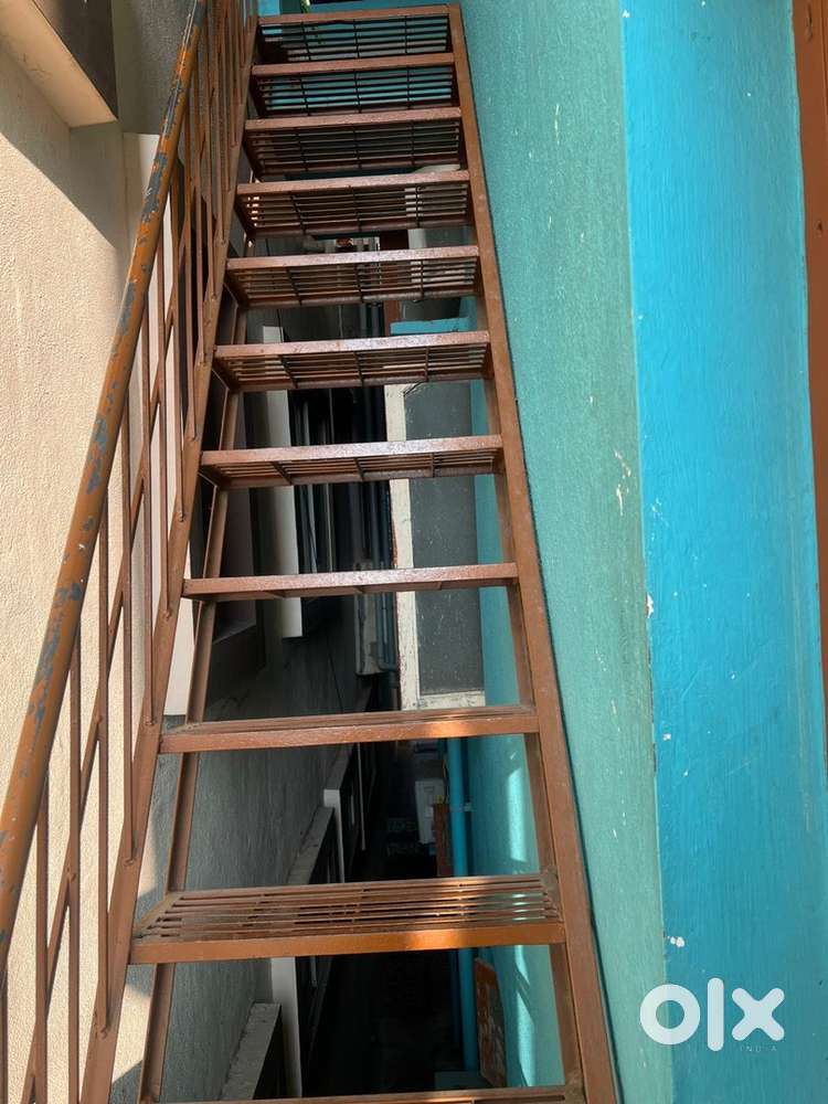 2 rooms .1 washroom and 1 hall