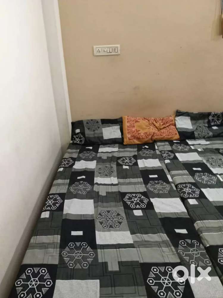 PG FOR GIRLS ONLY ROOM WITH AC AND NON AC BATHROOM WITH GEYSER