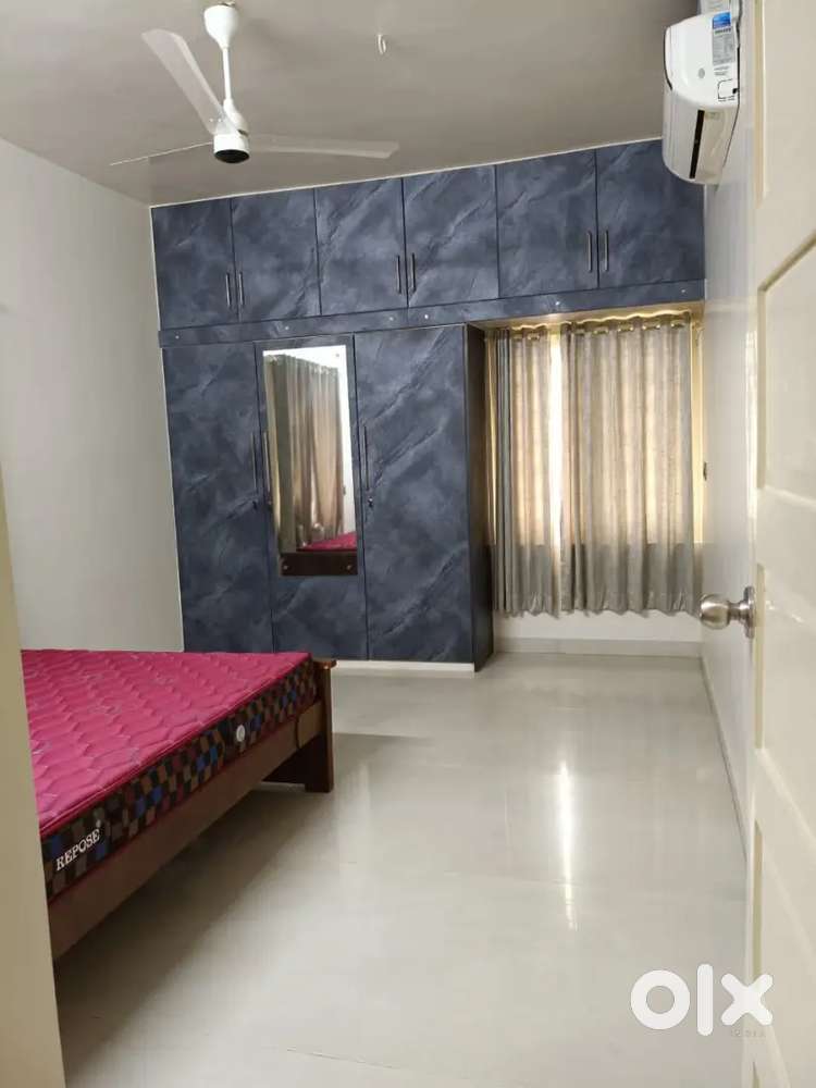 Semi furnished apartment in Kowdiar for rent