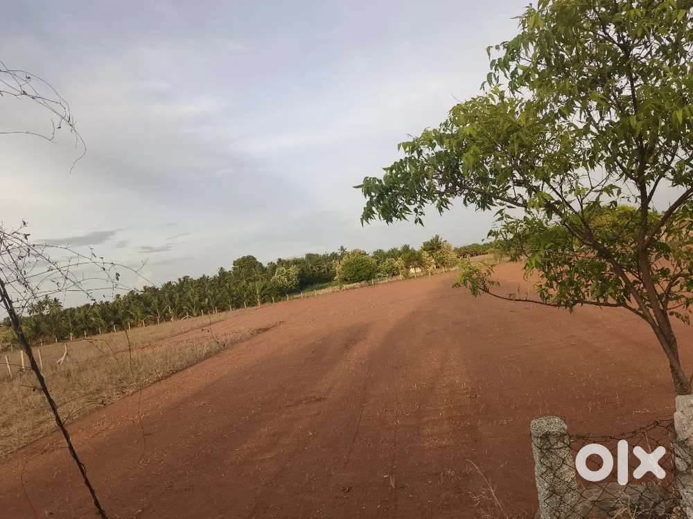 commercial land for sale.. suitble for plots ,farm houses and industry