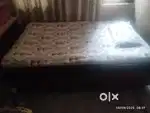 Bed queen size