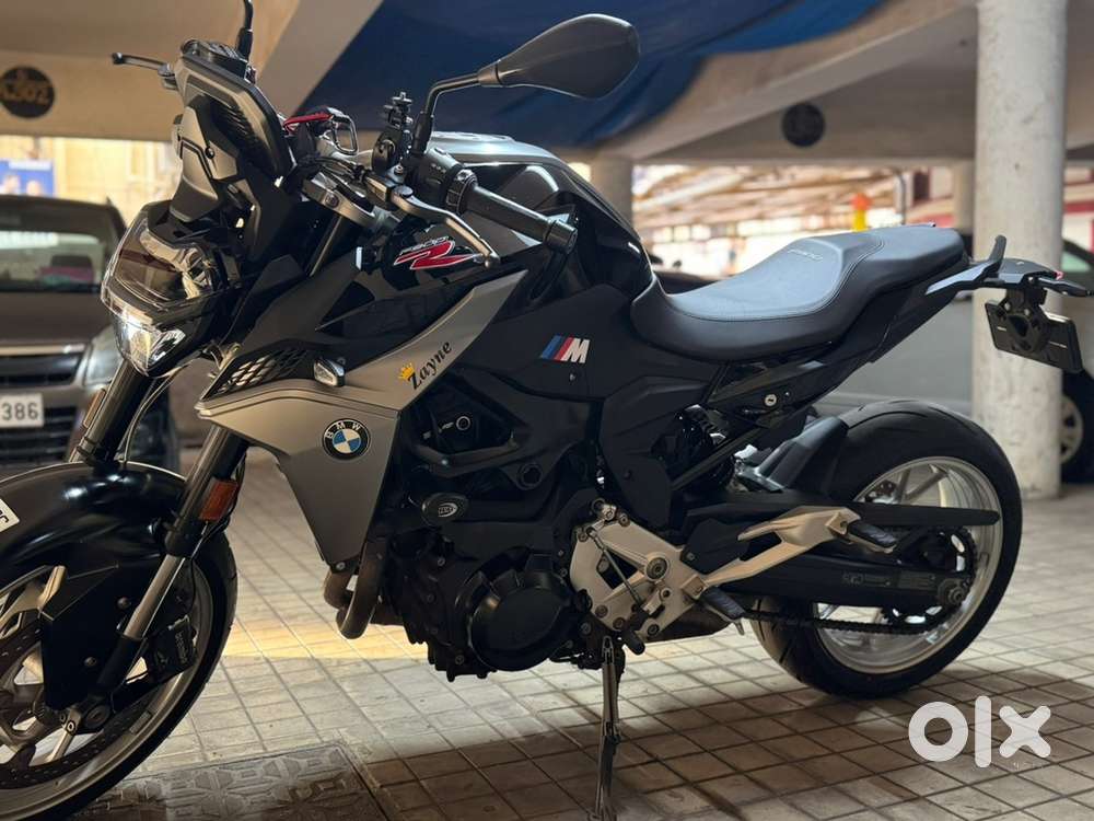 BMW F900R Black / Silver Metallic