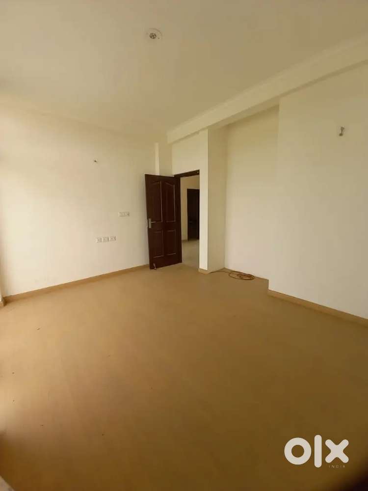 3bhk flat in wave estate