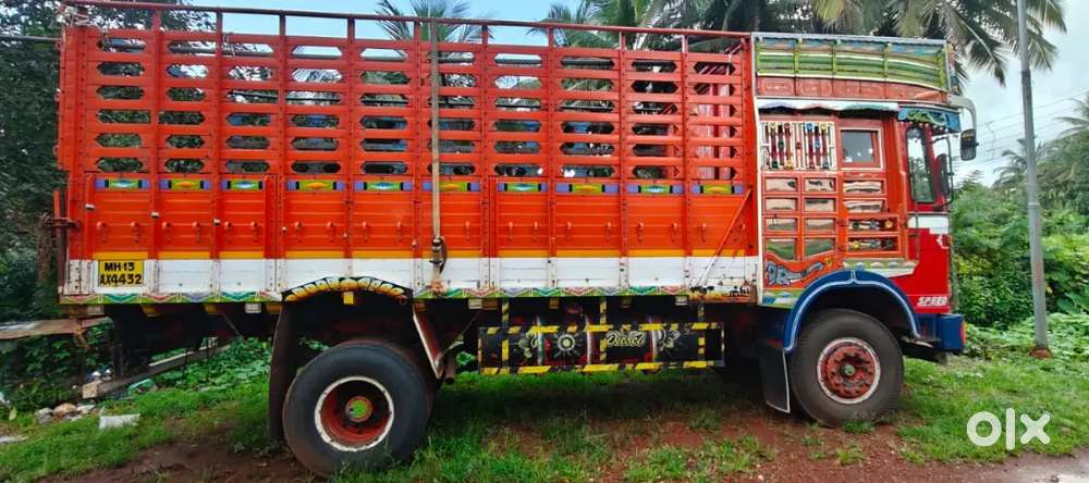 Model Tata 1613...