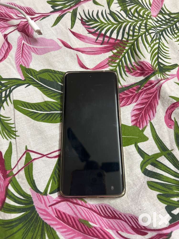 Vivo V40e (8gb * 128gb )with one year extended warranty