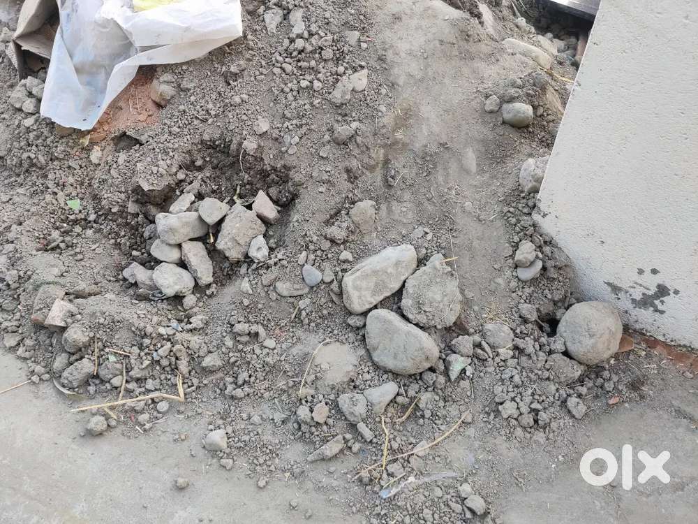 Water tank ki khudai M nikli Mitti