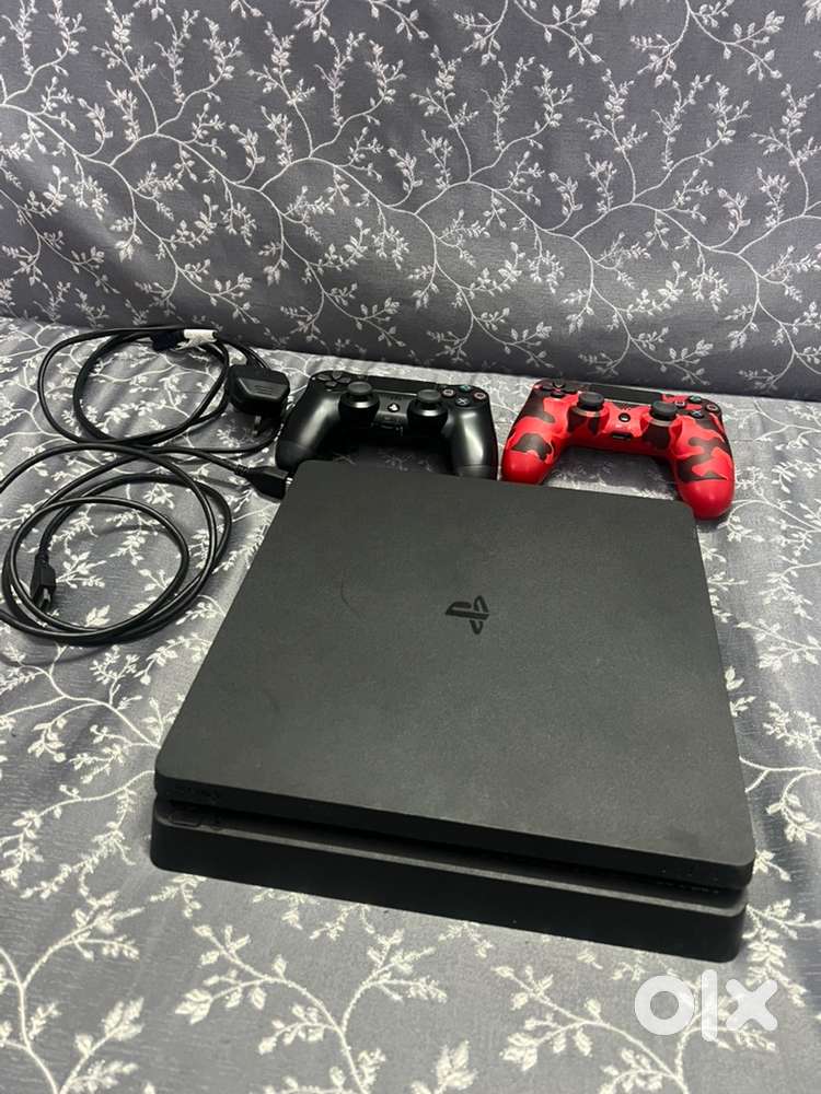 PlayStation 4 new condition 512 gb with 2 controller