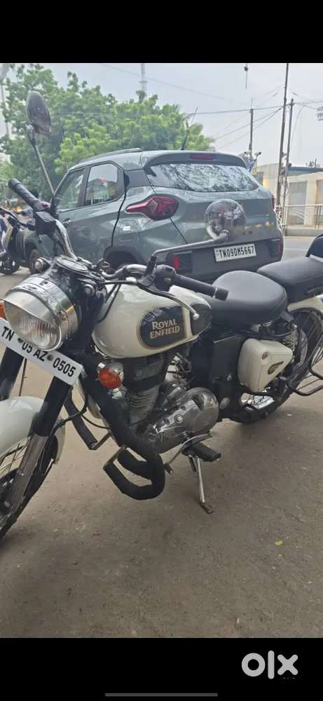 Royal enfield classic 350 white colour