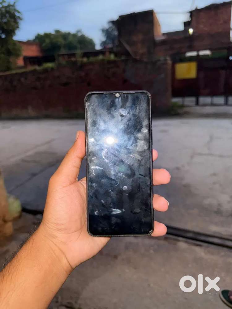 Vivo y28s 6Gb ram 128 gb rom