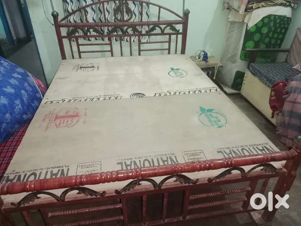 Iron bed in good condition