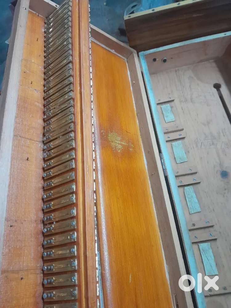 ਖੜ੍ਹੀ ਕੰਗੀ ਹਾਰਮੋਨੀਅਮ ਸਾਗਵਾਨ..