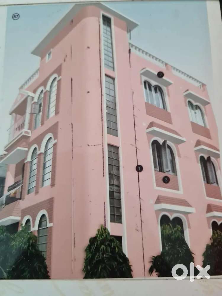 23 years house in Beleghata Trikon park