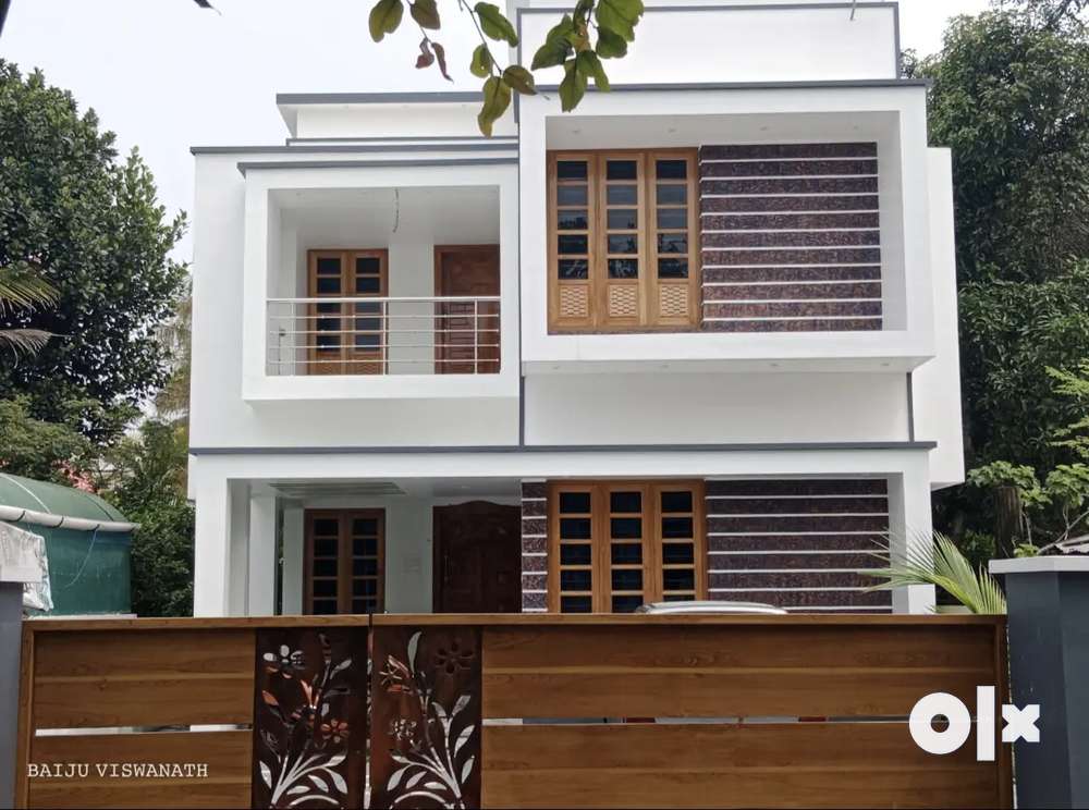 5.5 cent 4 Bhk House Just 1.5 From Thattamala NH
