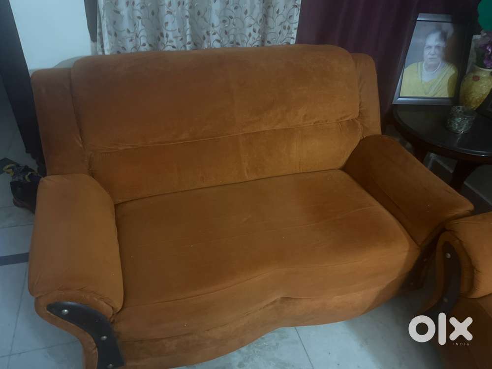 5 seater sofa and centre table for sale
