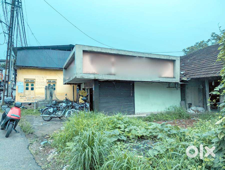 Show room cum go down 2000 sq feet at Kottayam market Rs 30/sq feet