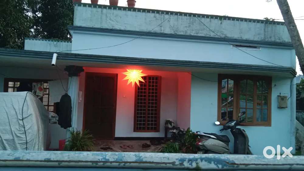 For sale 2 bhk / 6 cent plot old home