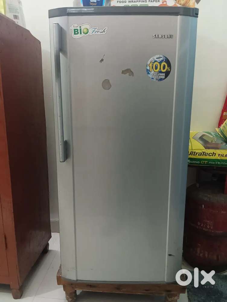 SAMSUNG REFRIGERATOR