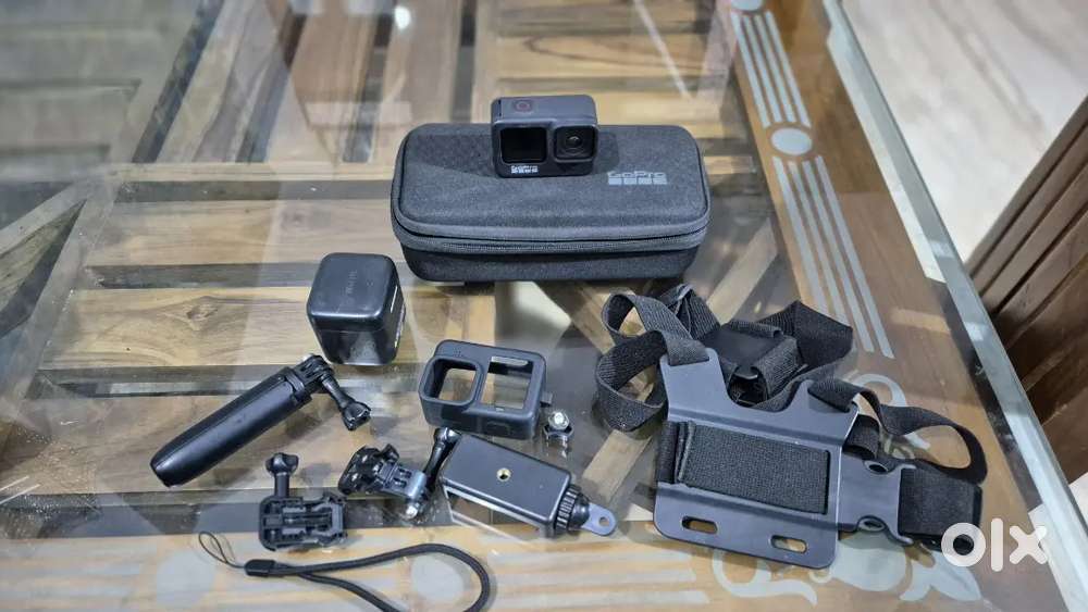 Go pro hero 9 with accessories 18000 neet and good low used