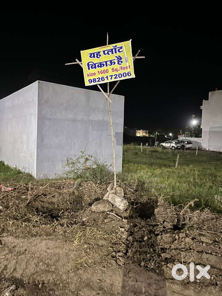 Plot in good corner Best place to invest. 1st corner of the silverpark