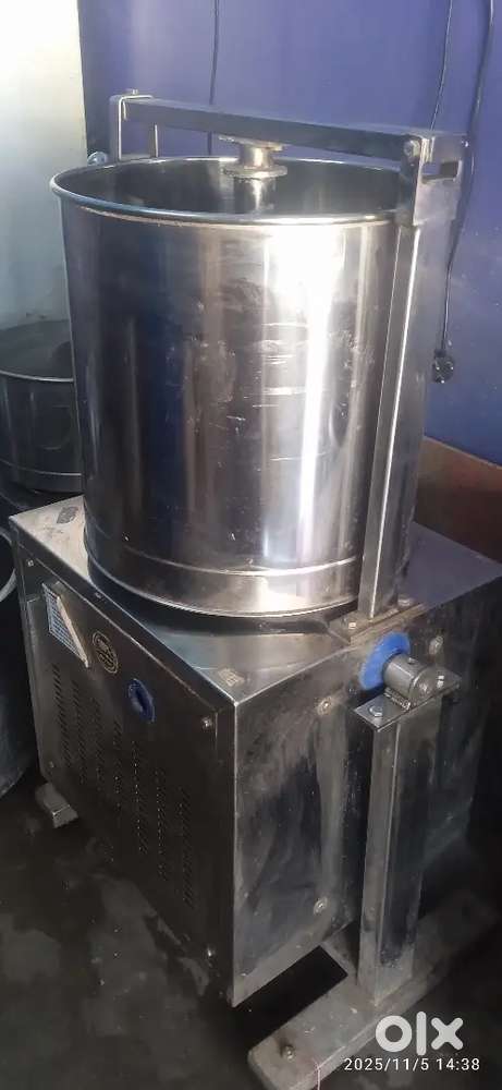 Tilting grinder 20ltr . 2 month only using.  Bought before just 6 mnth
