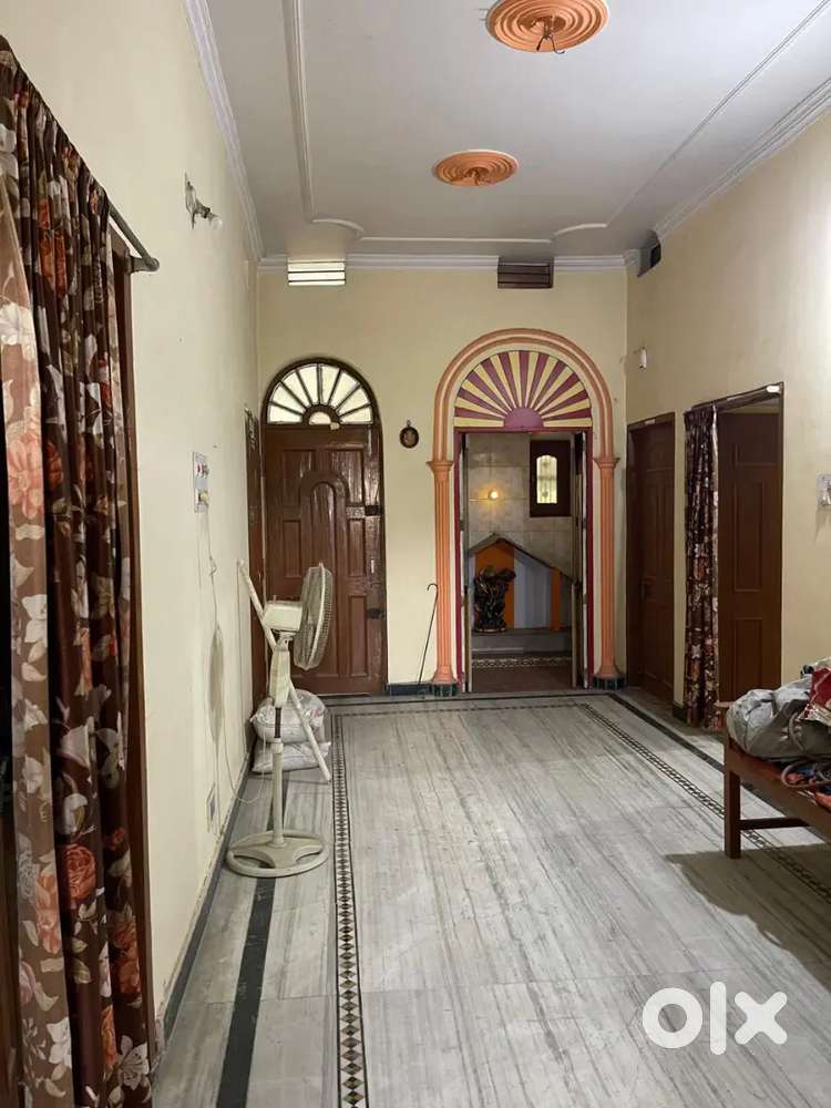 2bhk independent house for rent in Town's centre posh area