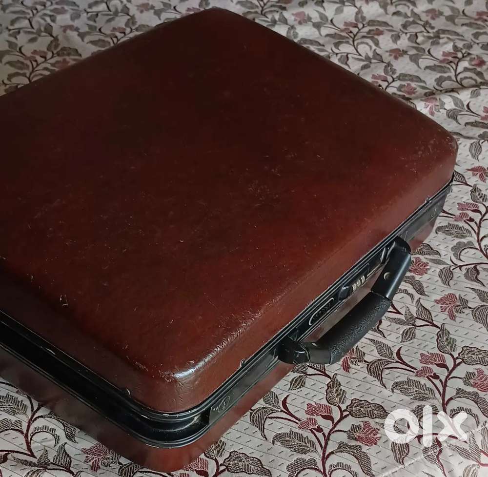Odyssey tourister brown briefcase